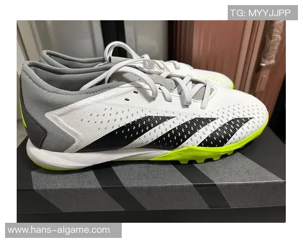 阿迪达斯足球裤潮流风尚引领时尚运动新风潮